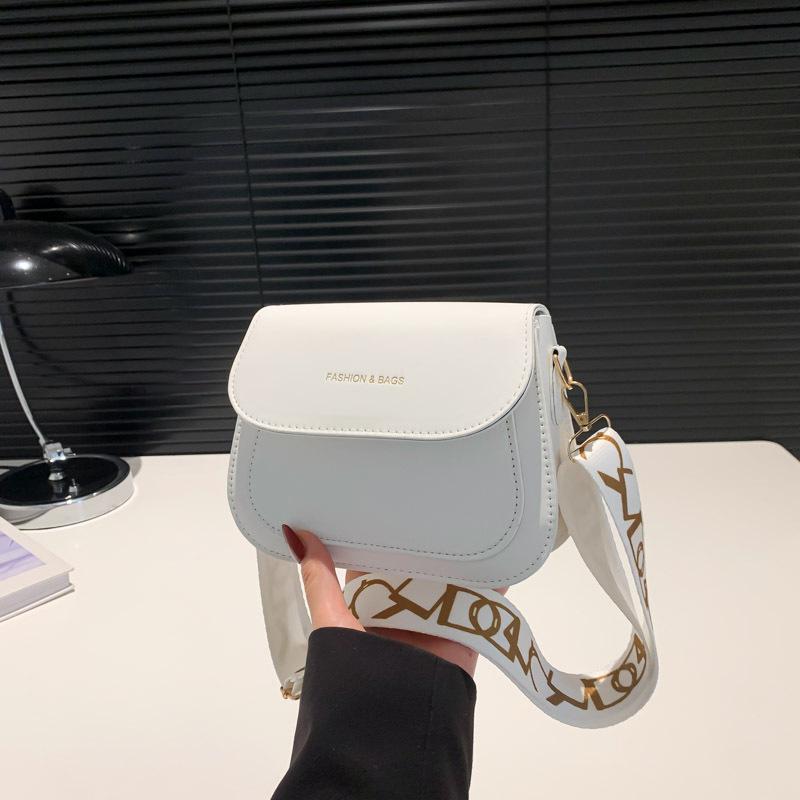 

Сумка-седло женская сумка-мессенджер сумка 2024 новая модная летняя женская простая модная тенденция иностранный стиль сумка через плечо женская белый