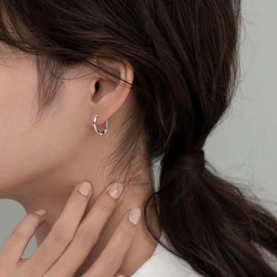 1 Pair Women Earrings No-Blocking Ear Buckle Stable Fit Twist Earrings Circle Design Mirror Polished Hoop