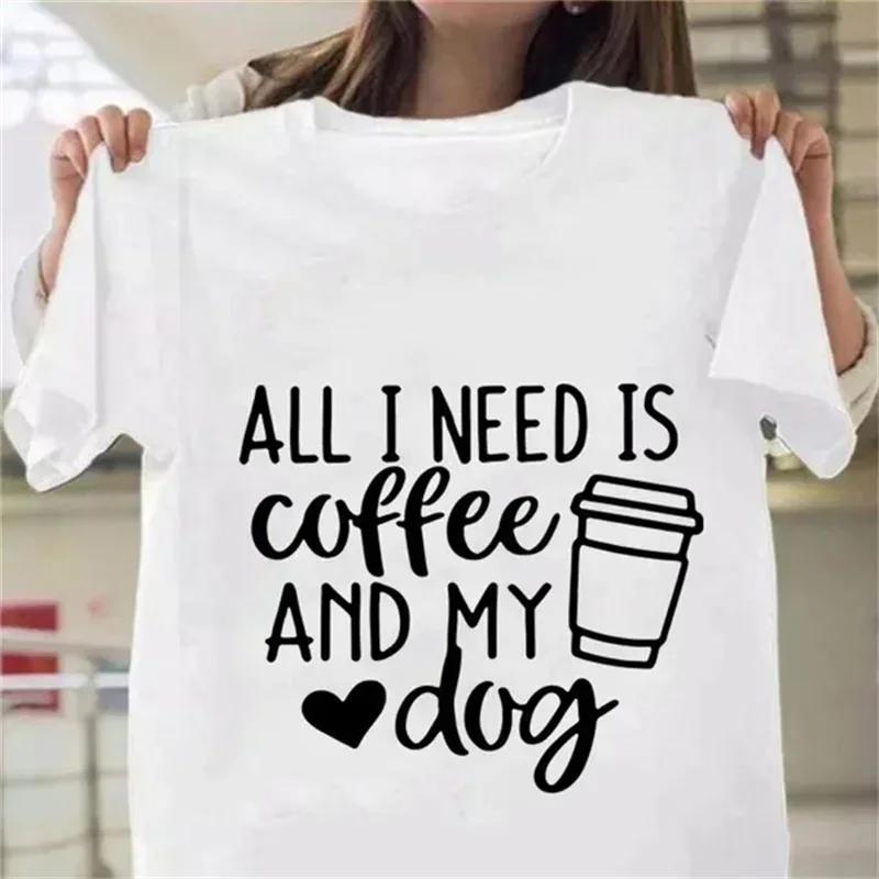 Lustige All I Need Is Coffee and My Dogs Print T-Shirts für Damen Sommer Kurzarm T-Shirt Femme Mode Lässige T-Shirts Oberteile