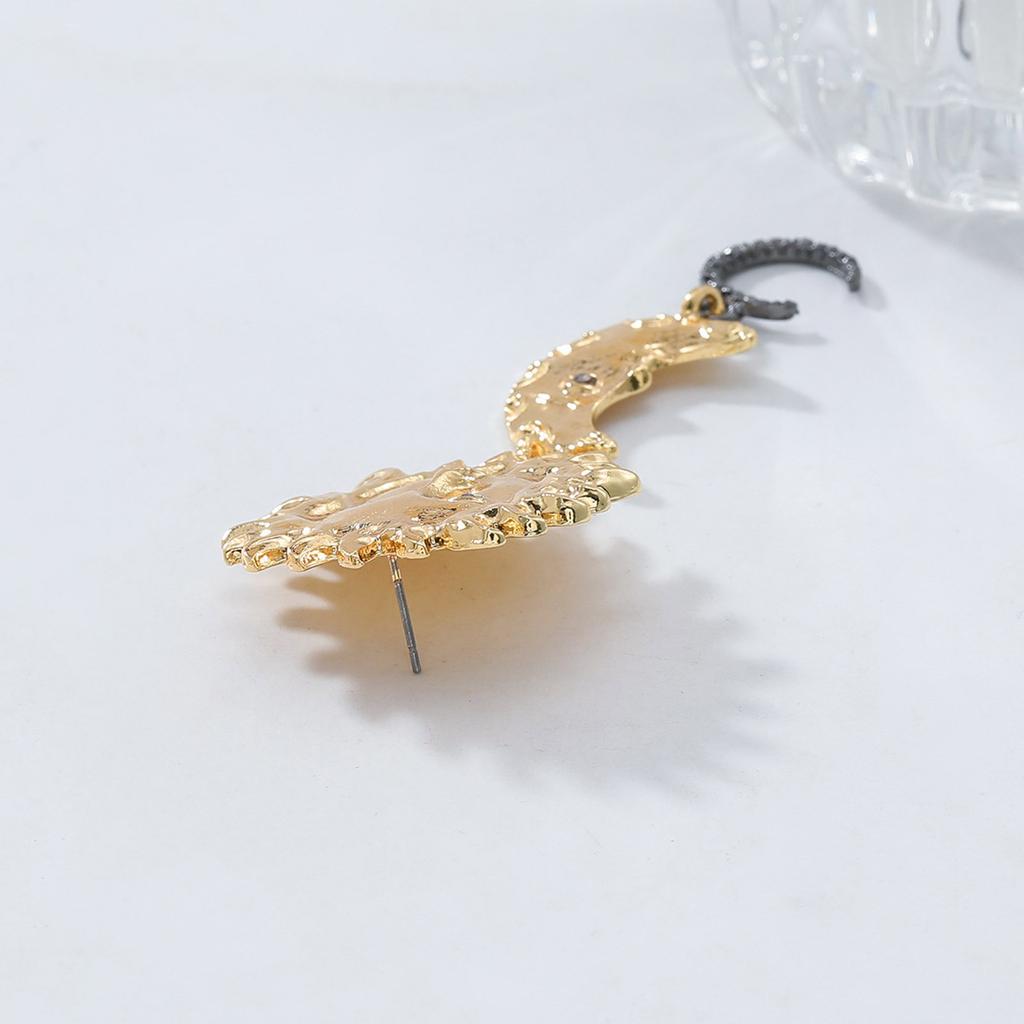 Artistic Sun And Moon Dangle Earrings Zinc Alloy Drop Earrings Sun Moon Ear Studs For Beach Vacation Party Outfit