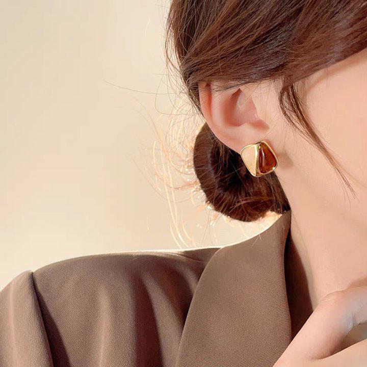 Koreanischer Stil Nicht-Piercing Ohrclip mit langem Quaste, Perlmutt Schmetterlings Design für Damen - High-End, Coole Mode.