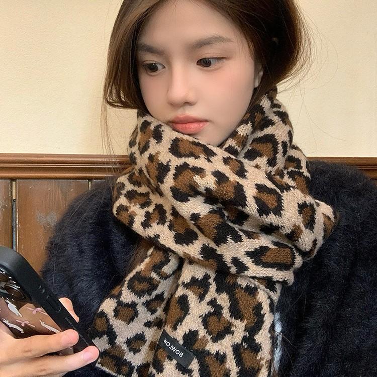 Retro Leopard Print Scarf for Women Winter New Trendy Millennium Hot Girl High End Thickened Cold Proof and Warm Knitted Scarf
