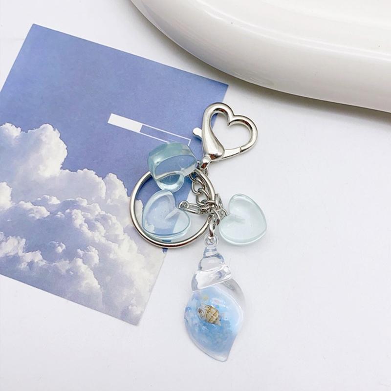 Fashionable Conch Keychain Bag Purse Adornment Stylish Heart Key Holder Cute Backpack Accessory Perfect for Any Occasion