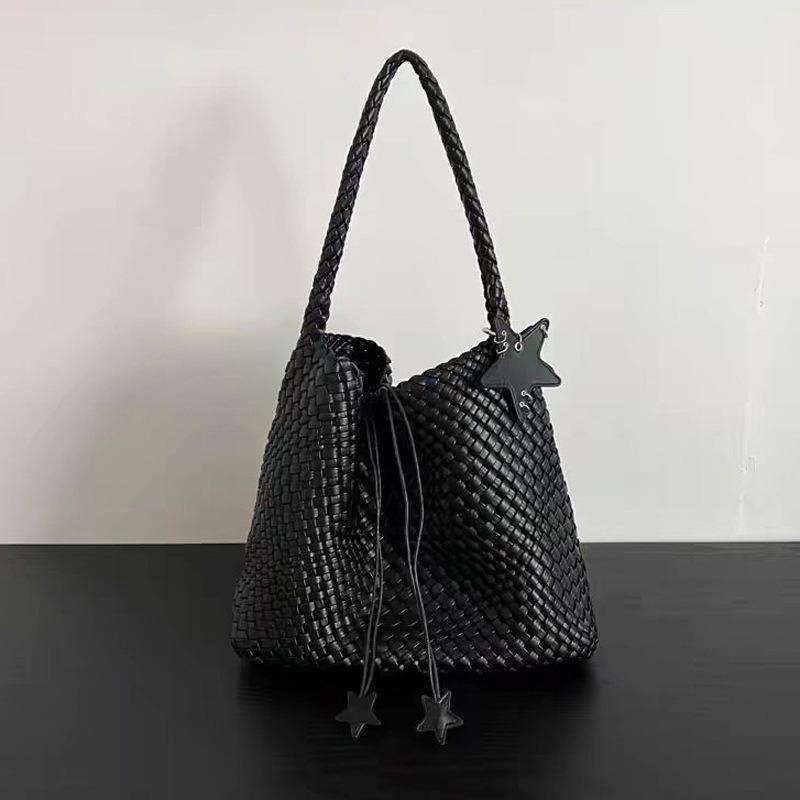 Commuter large-capacity underarm shoulder bag, pure hand-woven bag, fashionable and simple, portable child and mother tote bag for women