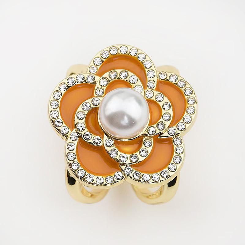 Neue Kamelien-Seidenschalschnalle, französische Retro-Perlenschalschnalle, quadratische Ringschnalle, orangefarbene Kristallschalschnalle für Frauen