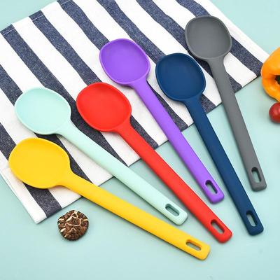 Set di mestoli e cucchiai da portata in silicone per alte temperature
