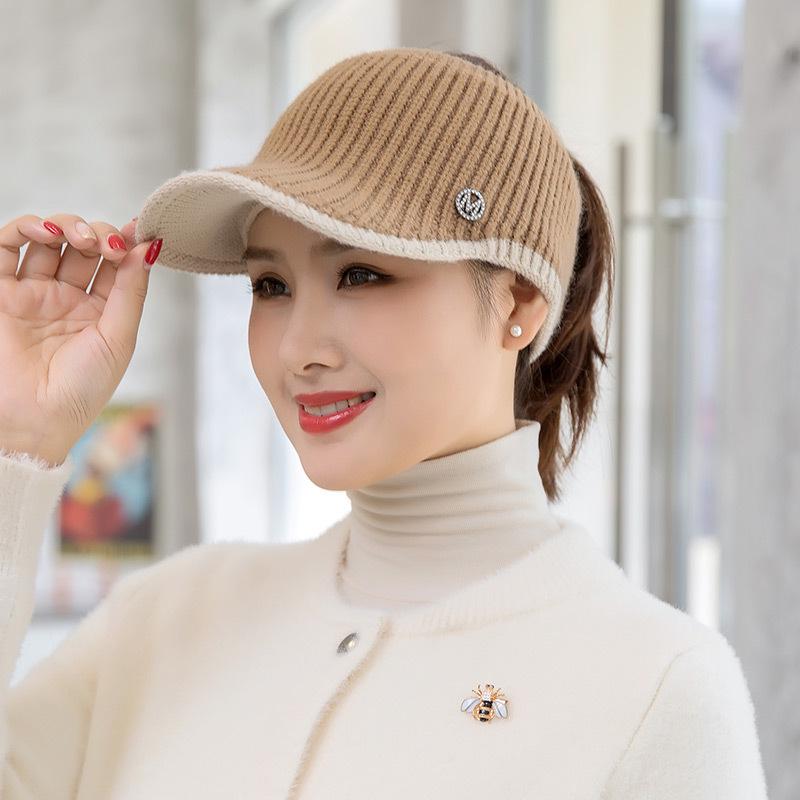 Autumn Winter Korean Style Women's Knit Duckbill Hat with Face-Slimming Feature, Ponytail Tie, and Warm, Versatile Wool Design.