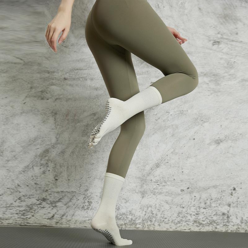 Professional Non-Slip Five-Finger Yoga Socks for Pilates, Aerobics, Indoor Sports, and Fitness - Sweat-Absorbent, Breathable, Mid-Calf Floor Socks.