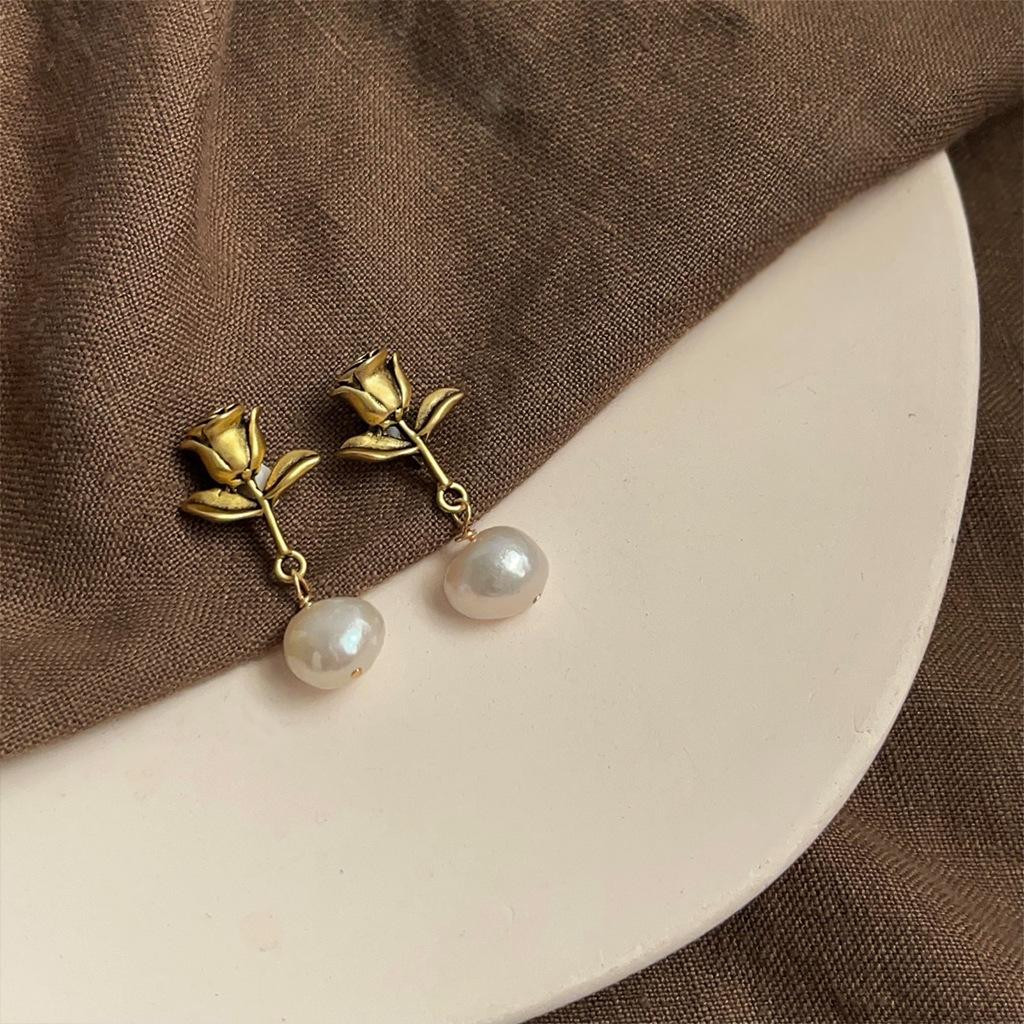 Retro Fashion Oil Drop Earrings for Women, Vintage Niche Elegant Style, High-End Personalized Hypoallergenic Ear Jewelry