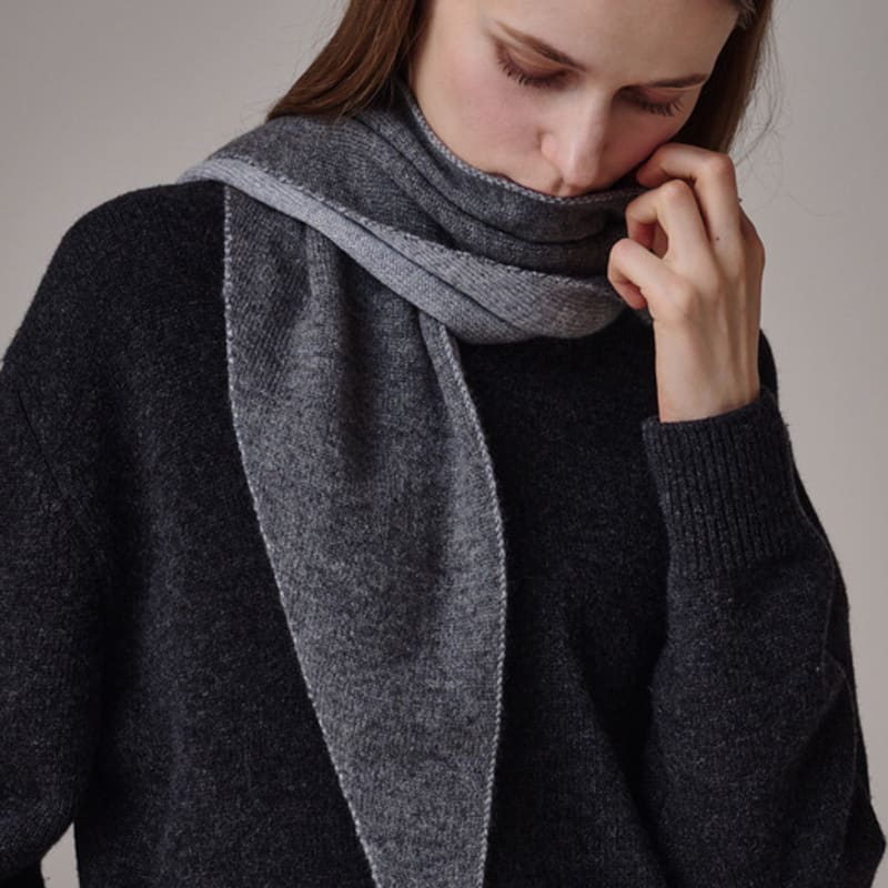 Saint Luxure 100 % Kaschmir Triangle Petite Muffler Grau