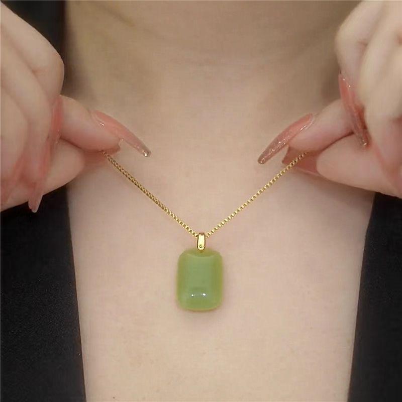 2023 Bestseller Green Jade Wushi Pai Necklace for Women – Luxurious, Fashionable, Versatile, Perfect Gift for Friends