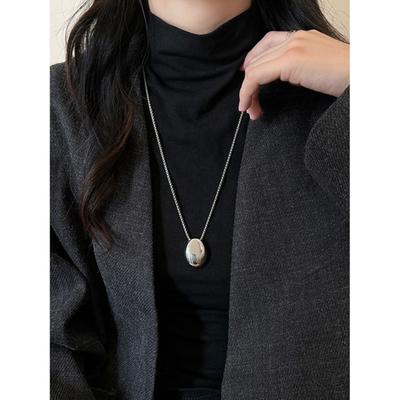 Stainless Steel Necklace with Oval Pendant Simple Design Durable Metal Chain Suitable for Everyday Wear and Various Occasions