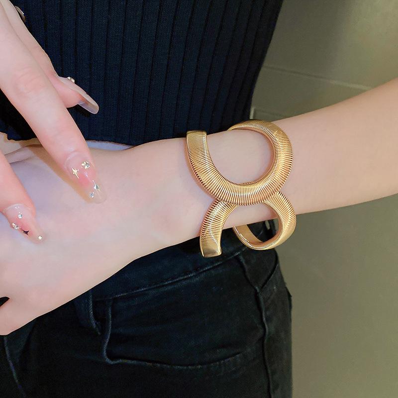 Trendiger grenzüberschreitender europäisch-amerikanischer offener Armreif: Nischen-Design-Armband mit Persönlichkeit und Stil