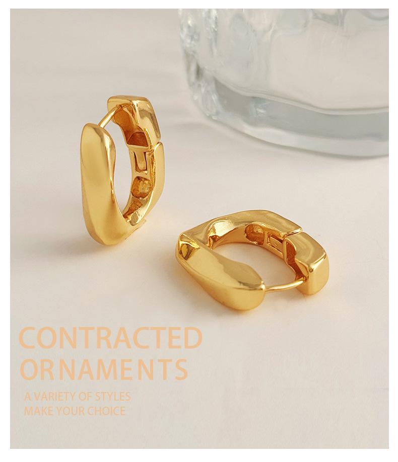 French-Inspired U-Shaped Gold-Plated Twist Earrings for Women: Unique Niche Design with a Sophisticated Touch