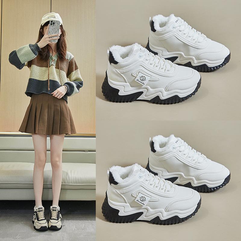 2025 winter new Korean version ins velvet dad shoes female students platform sports increase height running casual warmth