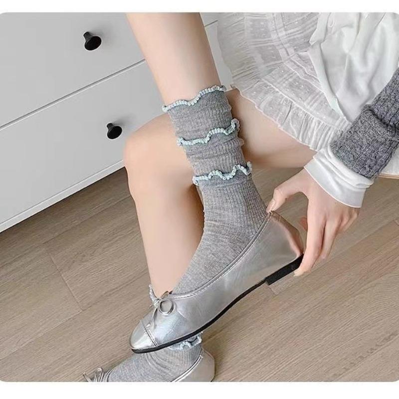 Ladies Thin Fashion Cake Lace Solid Color Stitching Vertical Bar Boneless Calf Pile Socks