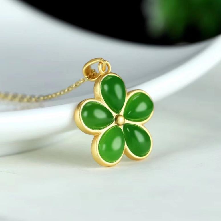 Ethnic Style Green Agate and Chalcedony Pendant Necklace for Women