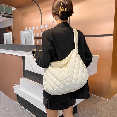 Large-capacity Cotton Clothing Bag, Messenger Bag, Commuter Bag, Autumn and Winter New Shoulder Bag, Women's Casual Personalized Cloud Bag
