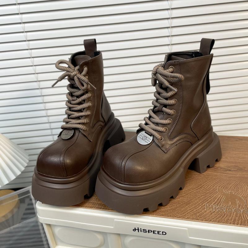 

Европейские дышащие ботинки Мартина, популярные в интернете, женские 2025 осень, новые, в стиле Spice Girl, с квадратным носком, на шнуровке, на толстой подошве, увеличивающие рост, короткие ботинки 40 коричневый