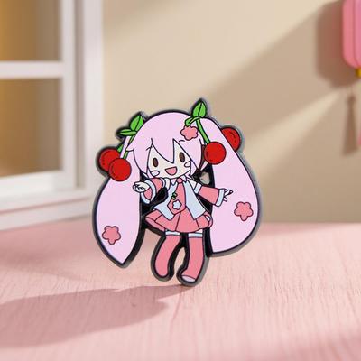 Kirschblüten Virtuelle Sängerin Emaille-Pin – Zopfmädchen Abzeichen und Otaku Fan Geschenk