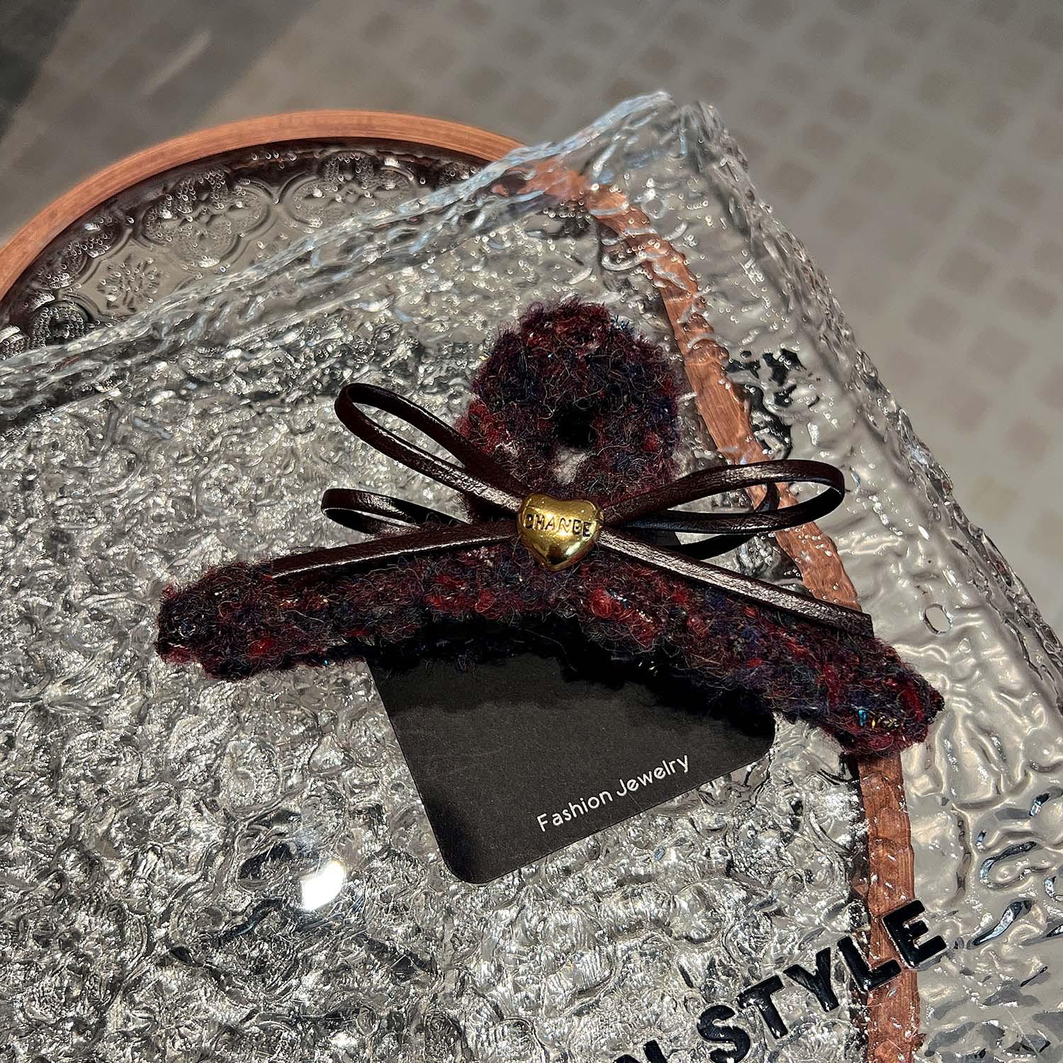 

Qiudong Large Plush Love Atmosphere Shark Clip - Versatile Women s Lazy Hair Accessory