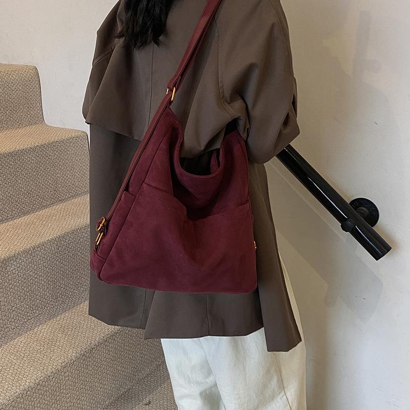 2025 autumn new shoulder bag popular versatile solid color fashion trend simple large capacity premium messenger bag