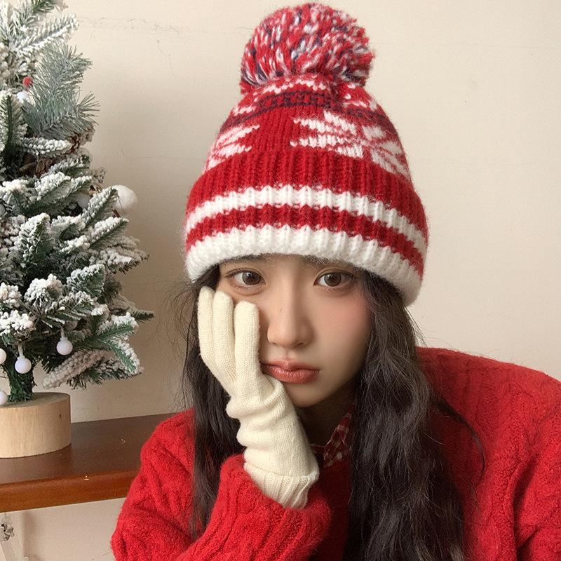 Autumn and Winter Red Christmas Hairball Snowflake Warm Knitted Wool Hat Sweet and Cute Hair Curled Edge Cold Hat