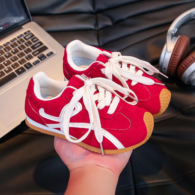 Children's shoes 2025 spring and summer new students mesh hollow breathable boys sports shoes soft sole non-slip girls board shoes