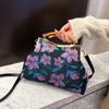 Vintage Abendtasche mit Blumenmuster und Holzgriff, antike Kussverschluss-Schultertasche mit Umhängetasche und Schlossrahmen