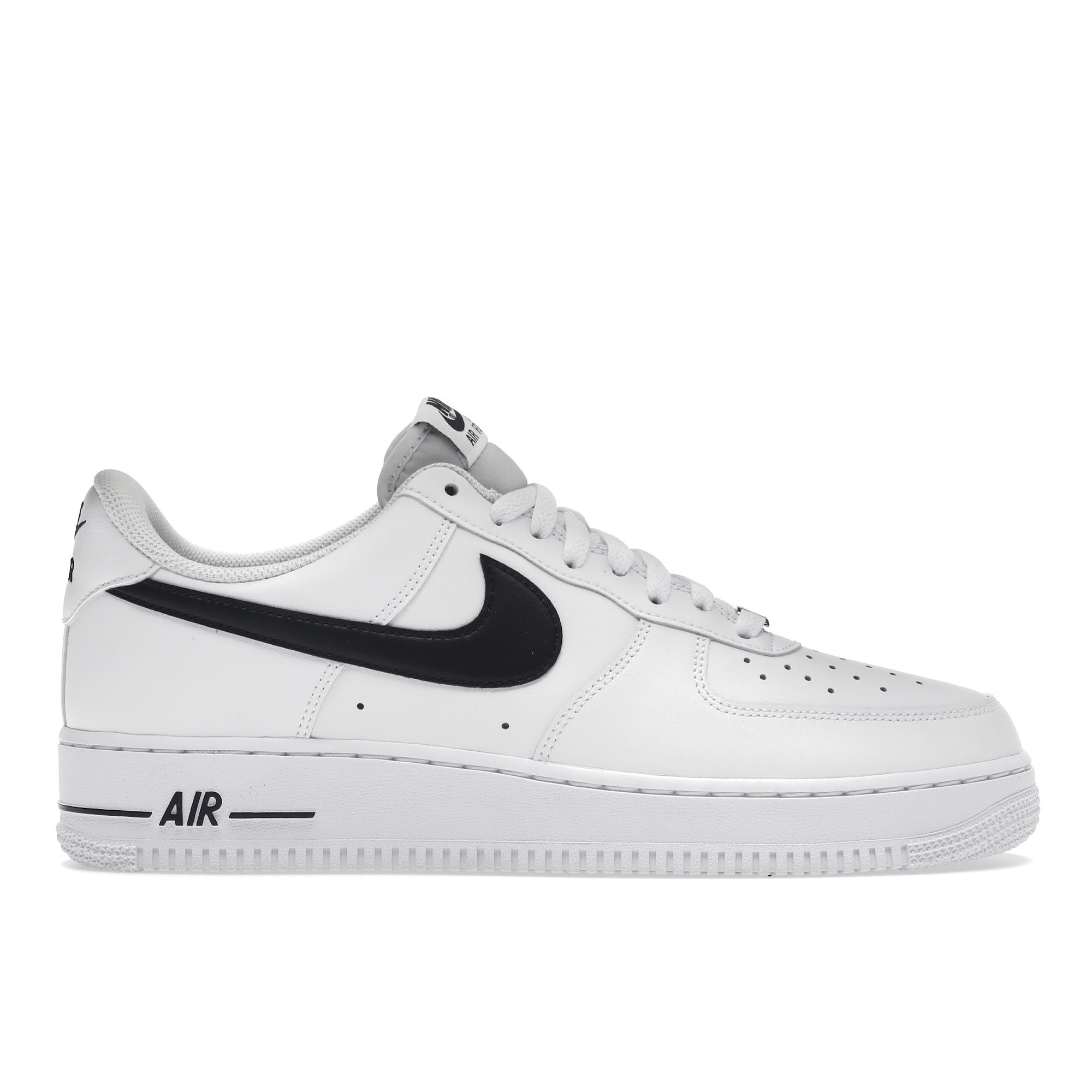 

Бело-черные кроссовки унисекс Nike Air Force 1 07 AN20 CJ0952-100 44