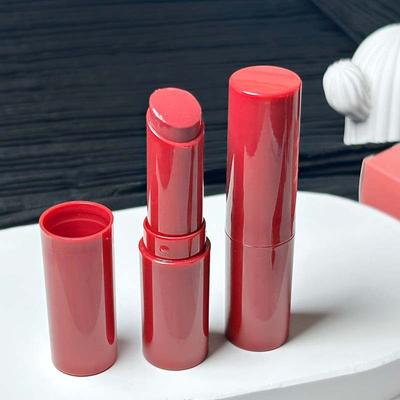 Bocca alta, dolce e brillante, smalto per labbra rosso, tazza antiaderente naturale, specchio, pianura, parità per studenti