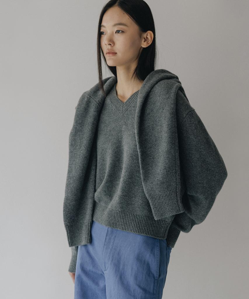 Beullaengkeulumumeon V-Neck Knit_Melange Gray