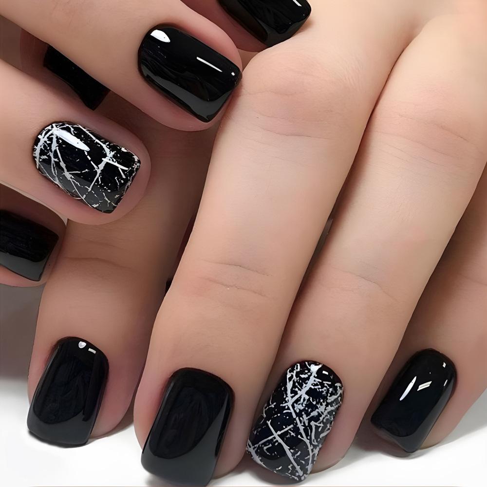 24Pcs Black Square Head False Nails with Golden Lines Design Short Finished Press On Nails Simple Wearable Full Cover Fake Nail