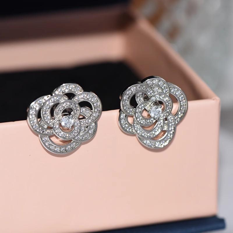 Funkelnde Blumenstecker Silberfarben Luxuriöse Trendige Ohrringe für Frauen Ästhetische Accessoires Hochzeit Damenschmuck