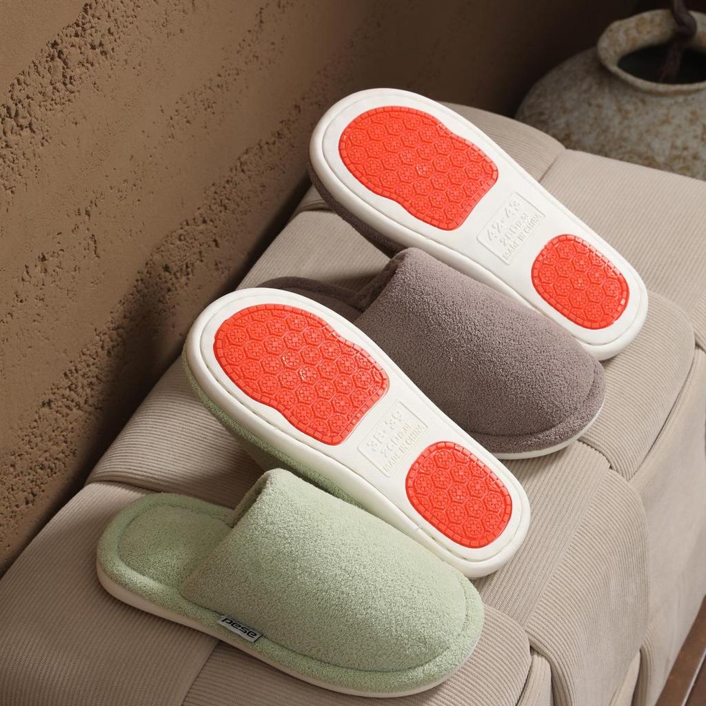 Men's and Women's Winter Non-Slip Plush Cotton Slippers - Thick-Soled, Soft, and Odor-Resistant.