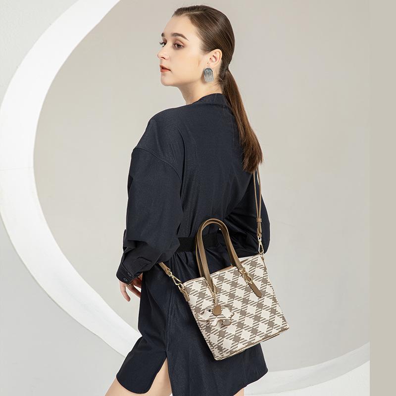 Fall/winter 2023 New Fashion One-shoulder Bucket Bag Women's High Sense Shopping Basket Portable Messenger Bag