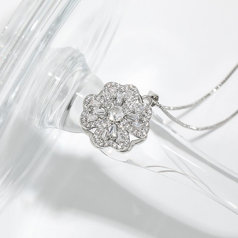 The same trendy brand transshipment double-layer necklace, niche design sense can be rotated love four-leaf clover necklace