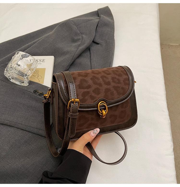 Retro popular small bag women 2025 new foreign style leopard print small square bag Korean version niche design shoulder messenger bag