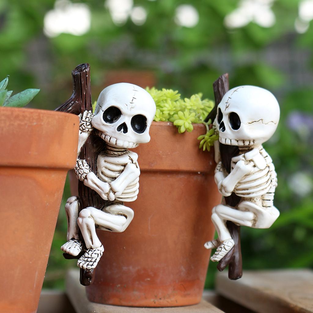 2PCS Halloween Decor Climbing Skeleton Figurine,Flower Pot Hanger Mini Skeletons Halloween Resin Skeleton Ornament for Bonsai Planter Edge Decoration