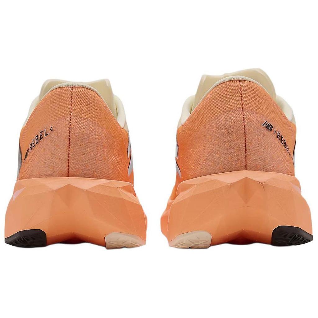New Balance Pánské tenisky FuelCell Rebel v4 Hot Mango Oranžová Angora Černá MFCXCO4