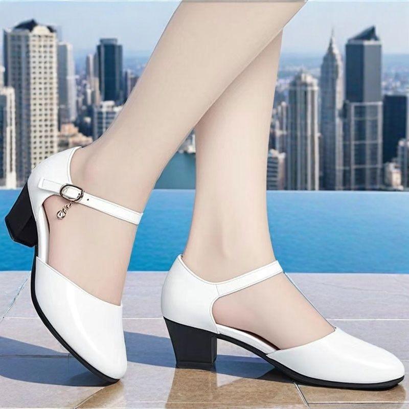 

Новые однотонные женские босоножки на среднем каблуке. Одна пряжка, толстый каблук, женские босоножки-мешки, модная летняя одежда. 40 белый