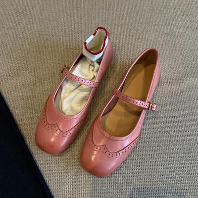 Pembe tek ayakkabılar kadınların zarif brock oymalı sığ ağızlı tek tokalı düz Mary Jane ayakkabıları