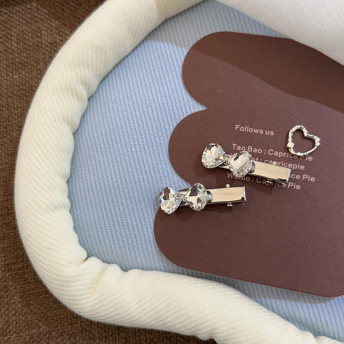 

Простая металлическая заколка в виде утконоса, крокодиловая вьющаяся шпилька, заколки, держатель для прически, пушистые корни волос, салонная стрижка, головные уборы, заколки для волос 2pcs