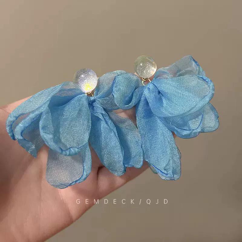 Resort-Style Beaded Stud Earrings: Handmade, Versatile, and Perfect for Spring and Summer with an Exquisite, Elegant Touch.