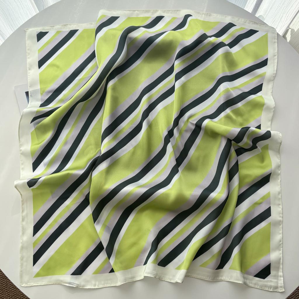 Damen quadratischer Schal Seidenimitat Blumendruck Halstuch Bandana Damen Schal Tücher Wickel Kopf Haarband Krawatten