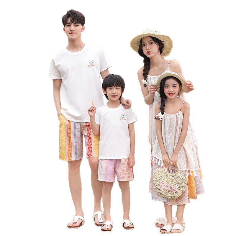 

Богемное летнее платье для отпуска для мамы и дочки: Трендовый цельный стиль на подтяжках. Boy 160