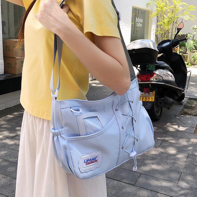 Damen Große Kapazität College Stil Lässig Ita Umhängetasche mit Transparentem Abzeichen