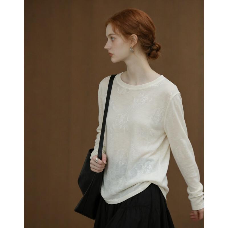 

Women s Embossed Knit Long Sleeve T-Shirt S