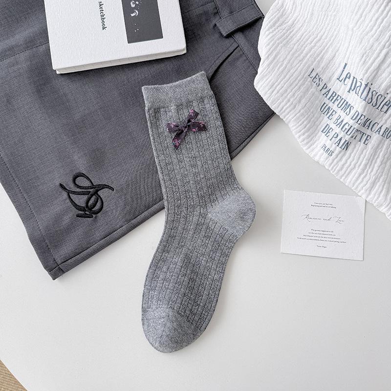 White Bow-knit Socks - Mid-calf Length, Suitable for Sports, Odor-resistant and Sweat-absorbent, Suitable for Spring, Autumn and Winter for Girls.