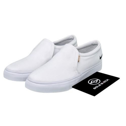 

Nike Women s Court Royale AC SLP White BQ9138-100 EU 36 коричневий/білий